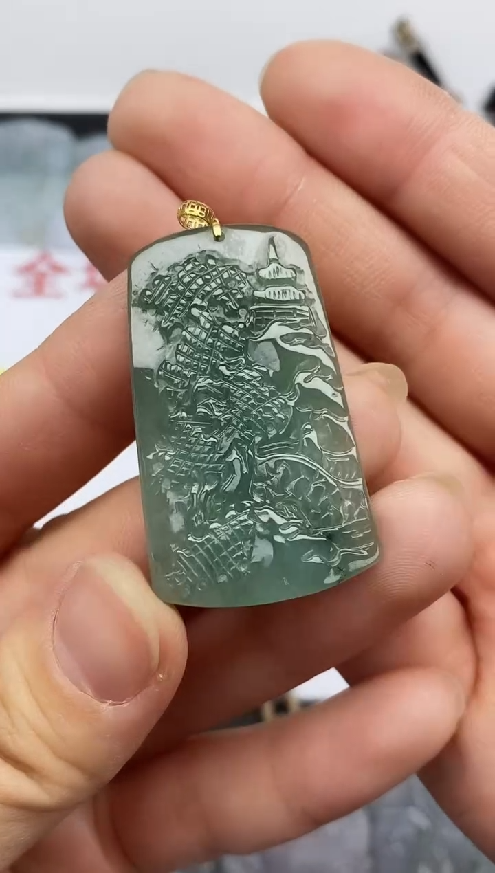 【闪购商品】翡翠颈饰18K金镶嵌山水牌16390