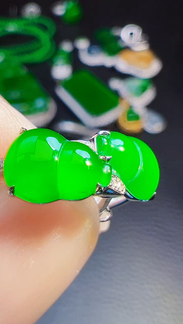 18K金镶嵌翡翠耳饰茶****¹翡翠