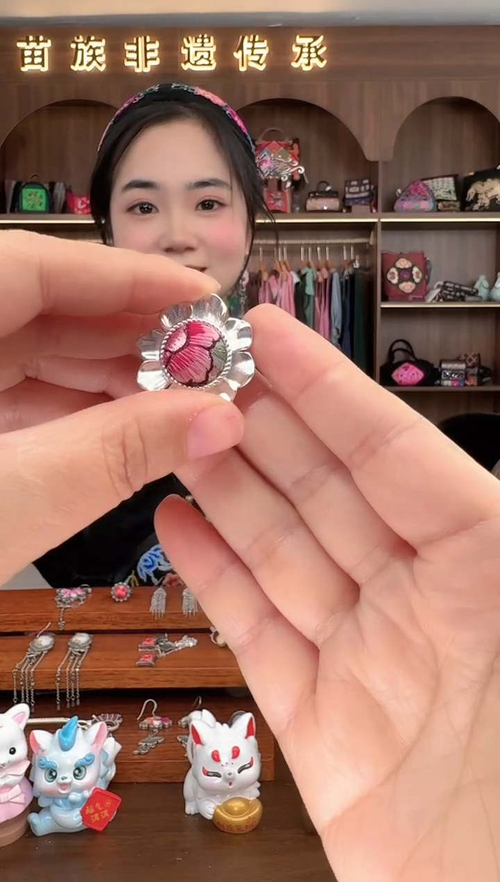 【闪购商品】织绣扶光苗绣传承136