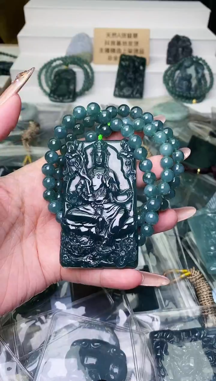 颈饰未镶嵌翡翠 