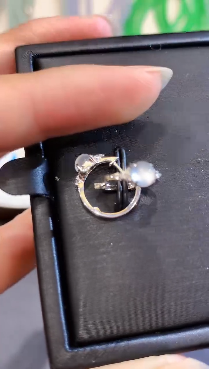 18K金镶嵌翡翠耳饰多样性发其一