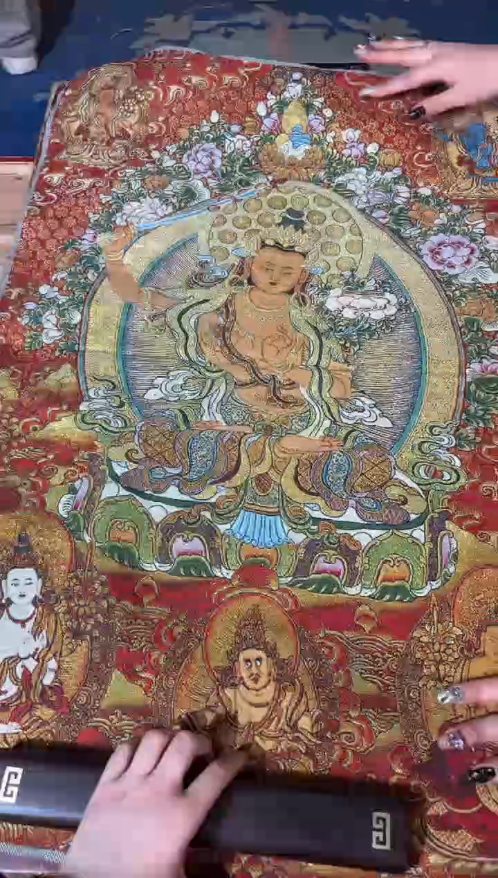 织绣龙妹的唐卡tk16