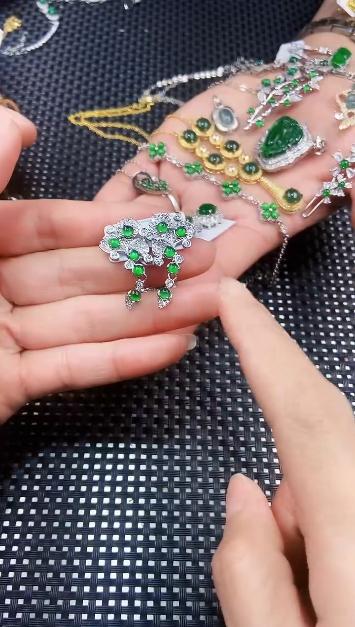 【闪购商品】翡翠耳饰未镶嵌111111111