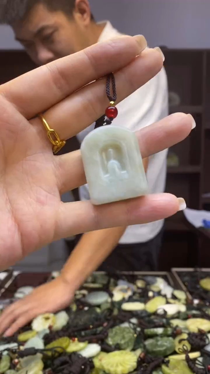 未镶嵌岫玉挂件  