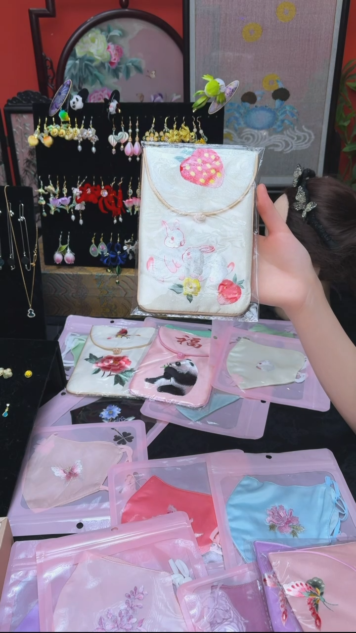 刺绣非遗手工绒花饰品