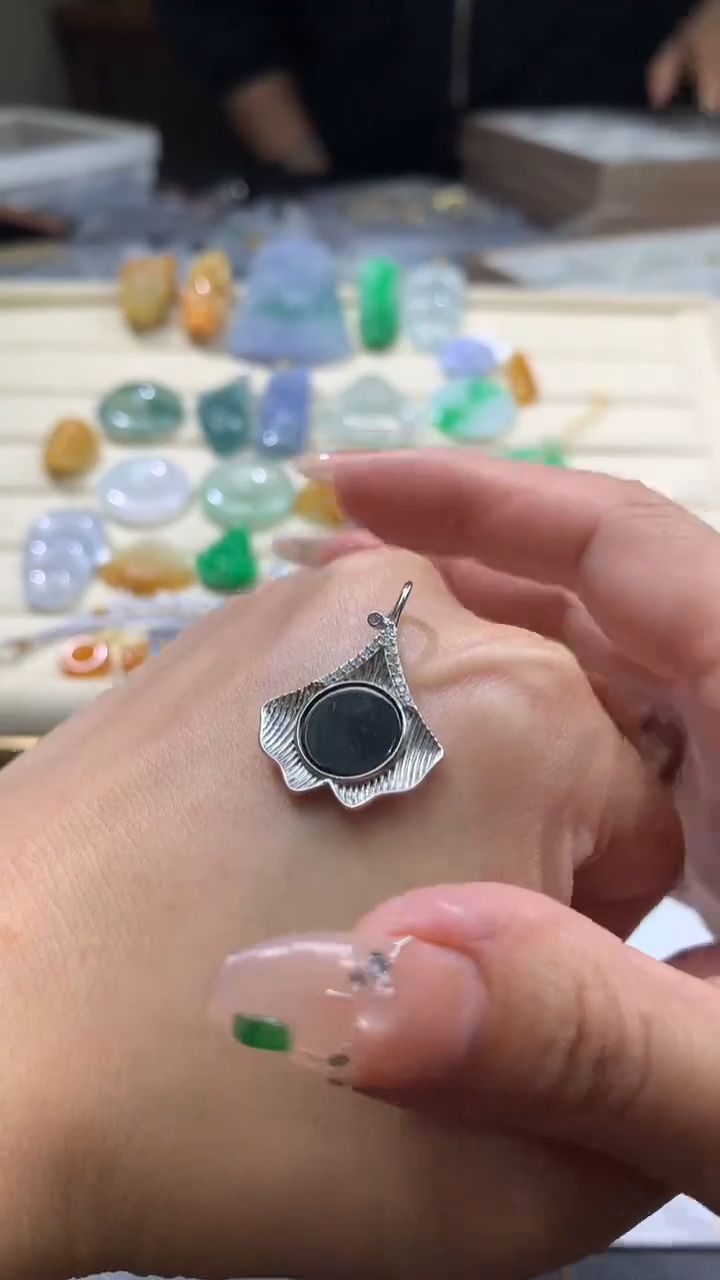 【闪购商品】翡翠颈饰银S925镶嵌翡翠