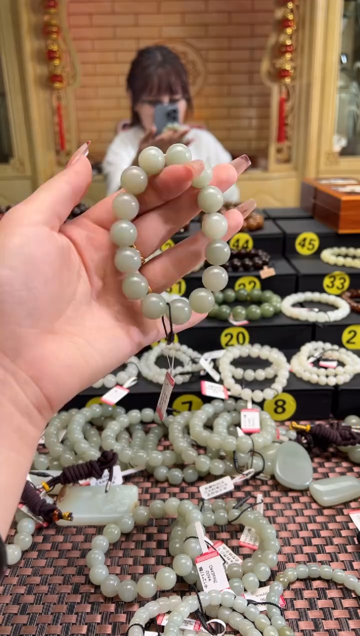 【闪购商品】和田玉手串未镶嵌且末料青白玉卡14手串