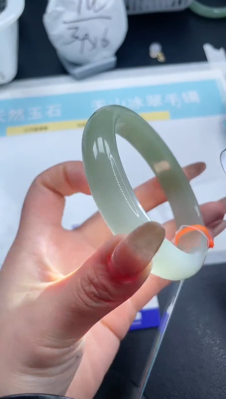 【闪购商品】石英质玉手镯未镶嵌26S284-62