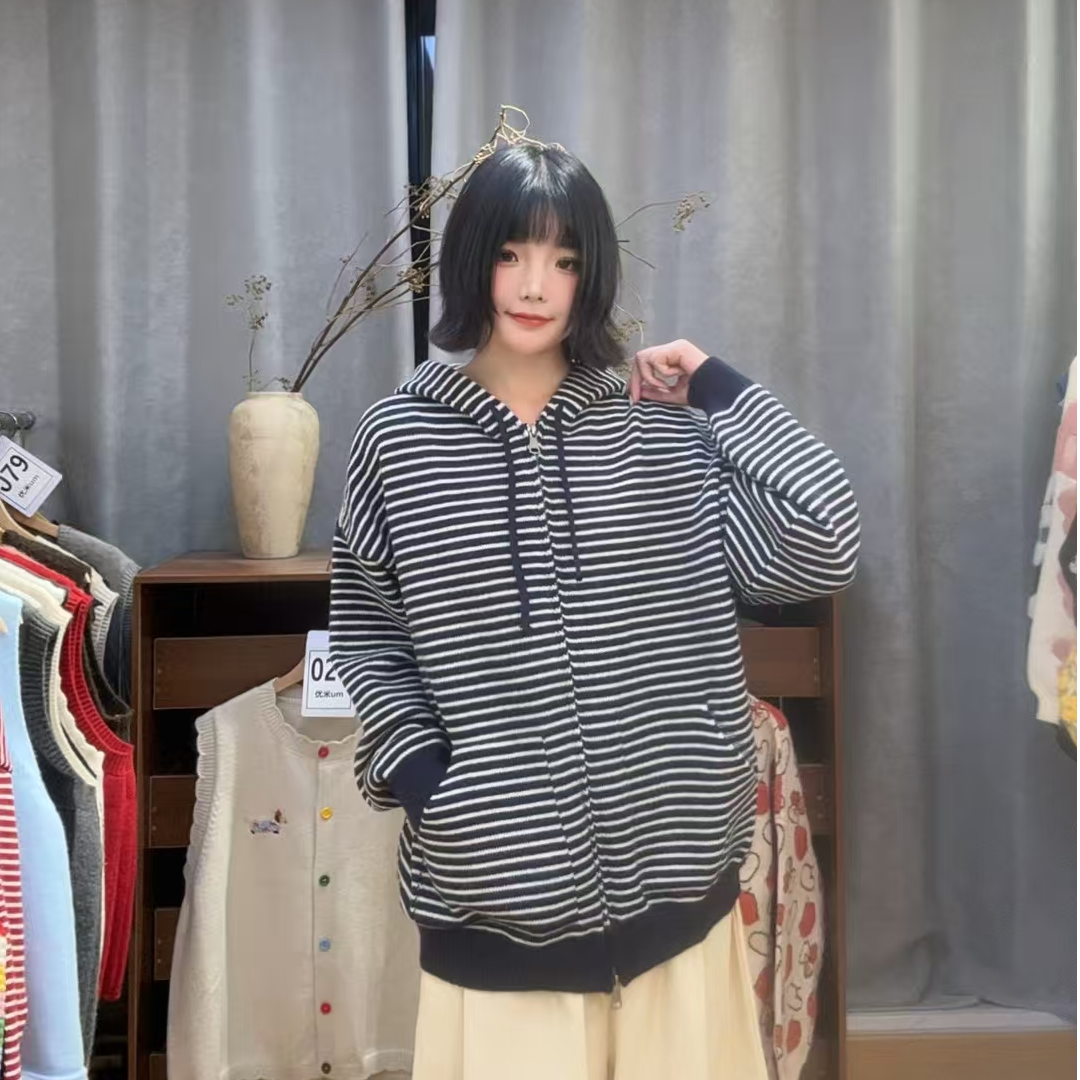 女士百搭毛衣连帽开衫宽松宽松型条纹落肩袖连帽针织休闲圆领