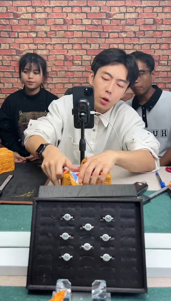 【闪购商品】翡翠手镯未镶嵌13手镯