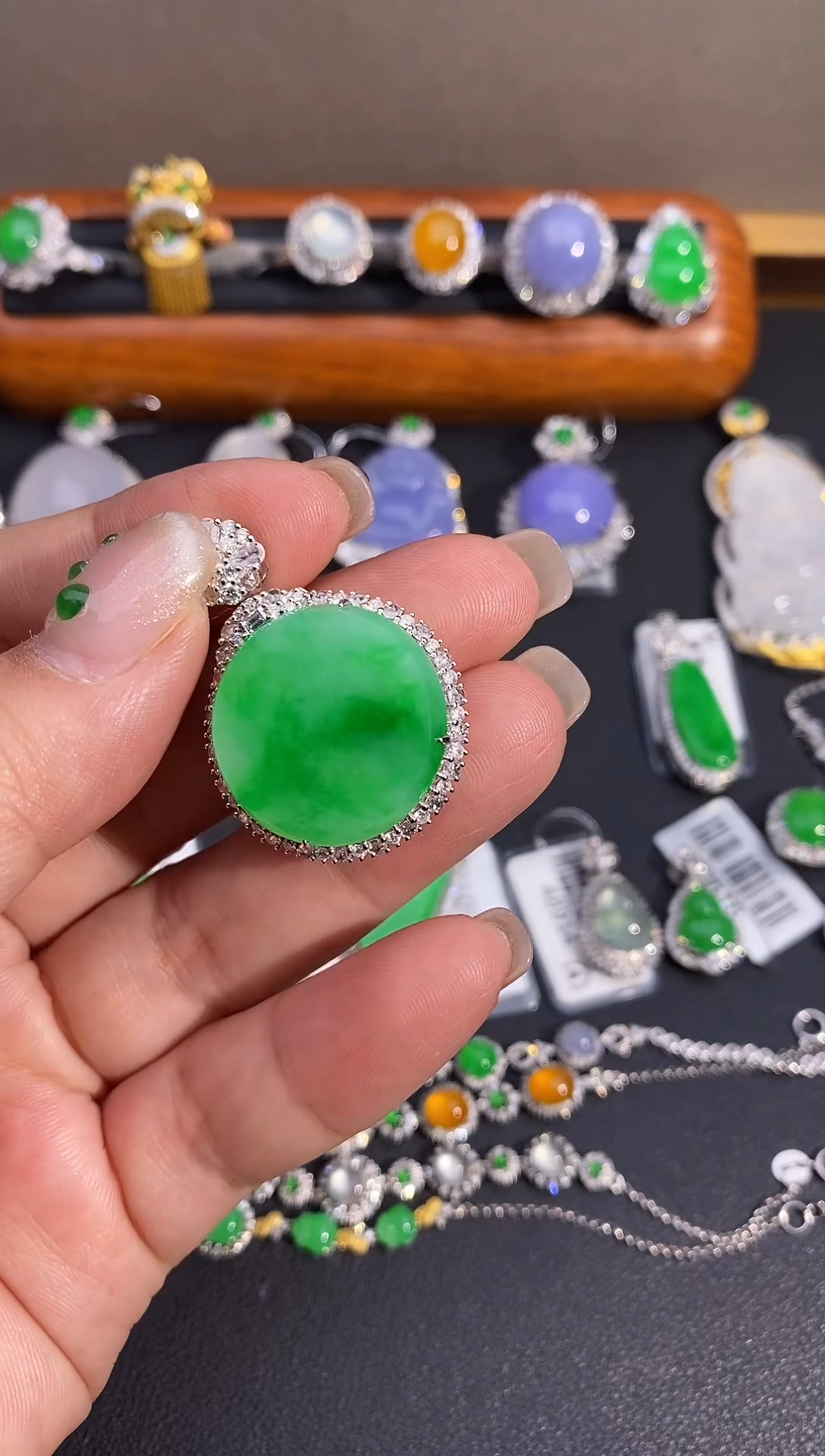 【闪购商品】翡翠颈饰18K金镶嵌吊坠