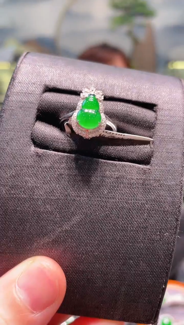 【闪购商品】翡翠颈饰18K金镶嵌A56戒指