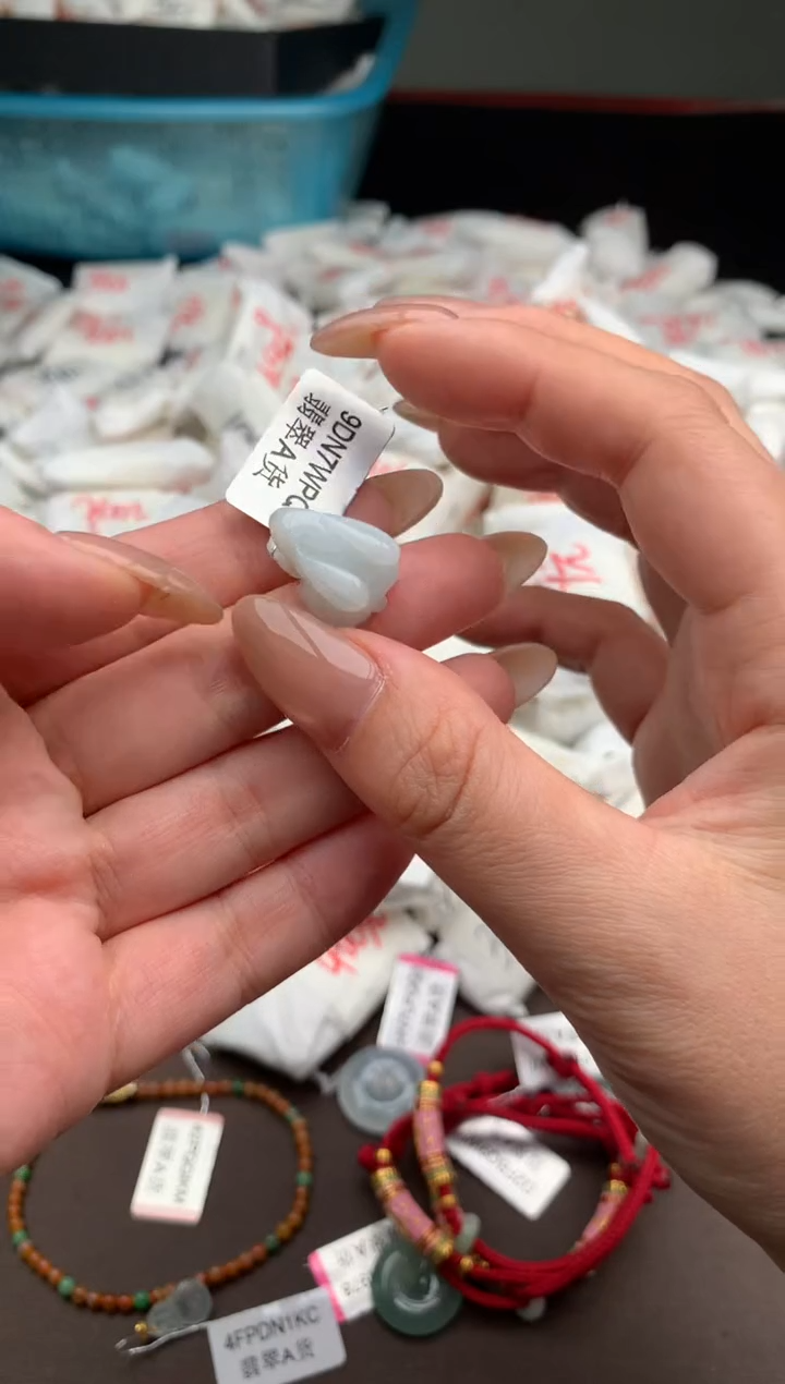 【闪购商品】翡翠挂件未镶嵌 一