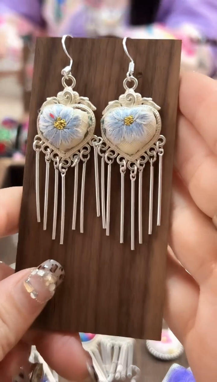 【闪购商品】织绣民族风老绣饰品187