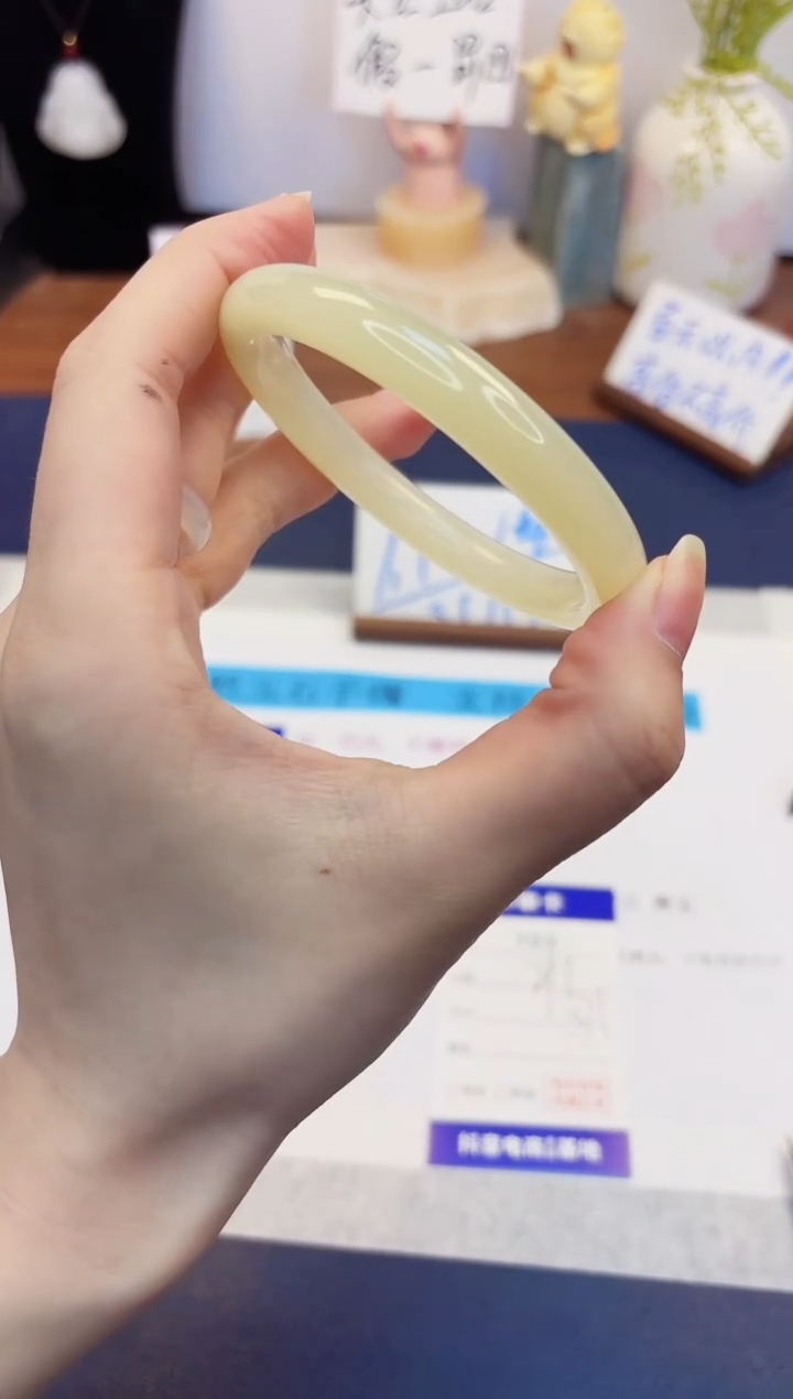 【闪购商品】石英质玉手镯未镶嵌103-美人条-圈口57