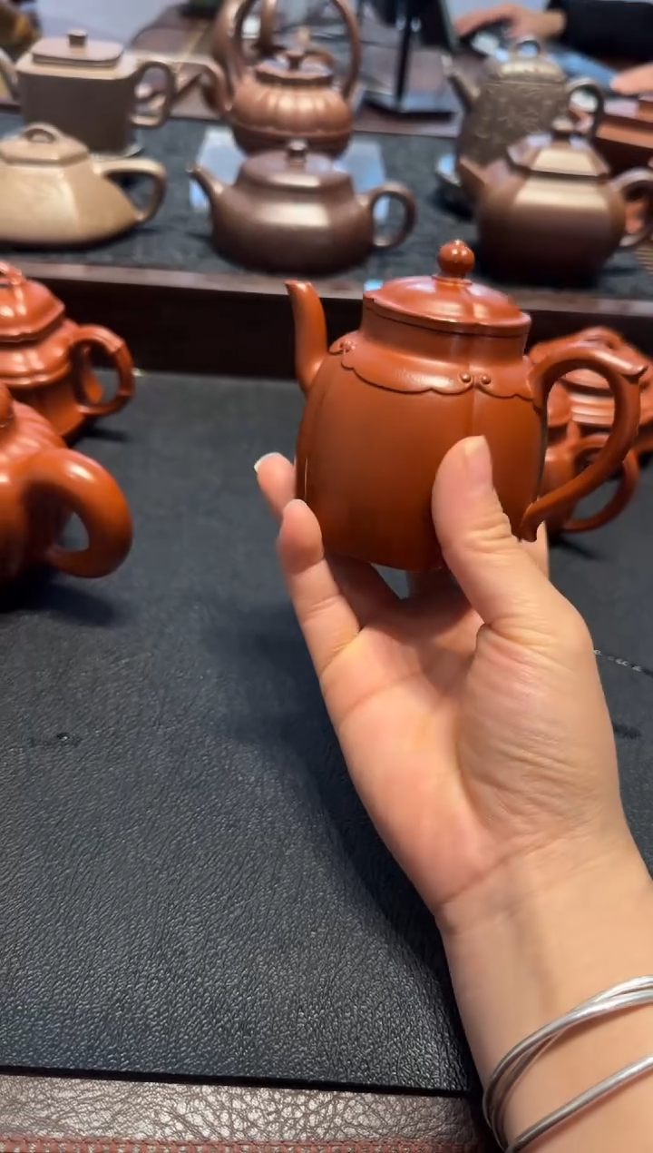 【闪购商品】紫砂茶壶锦绣如意  朱泥