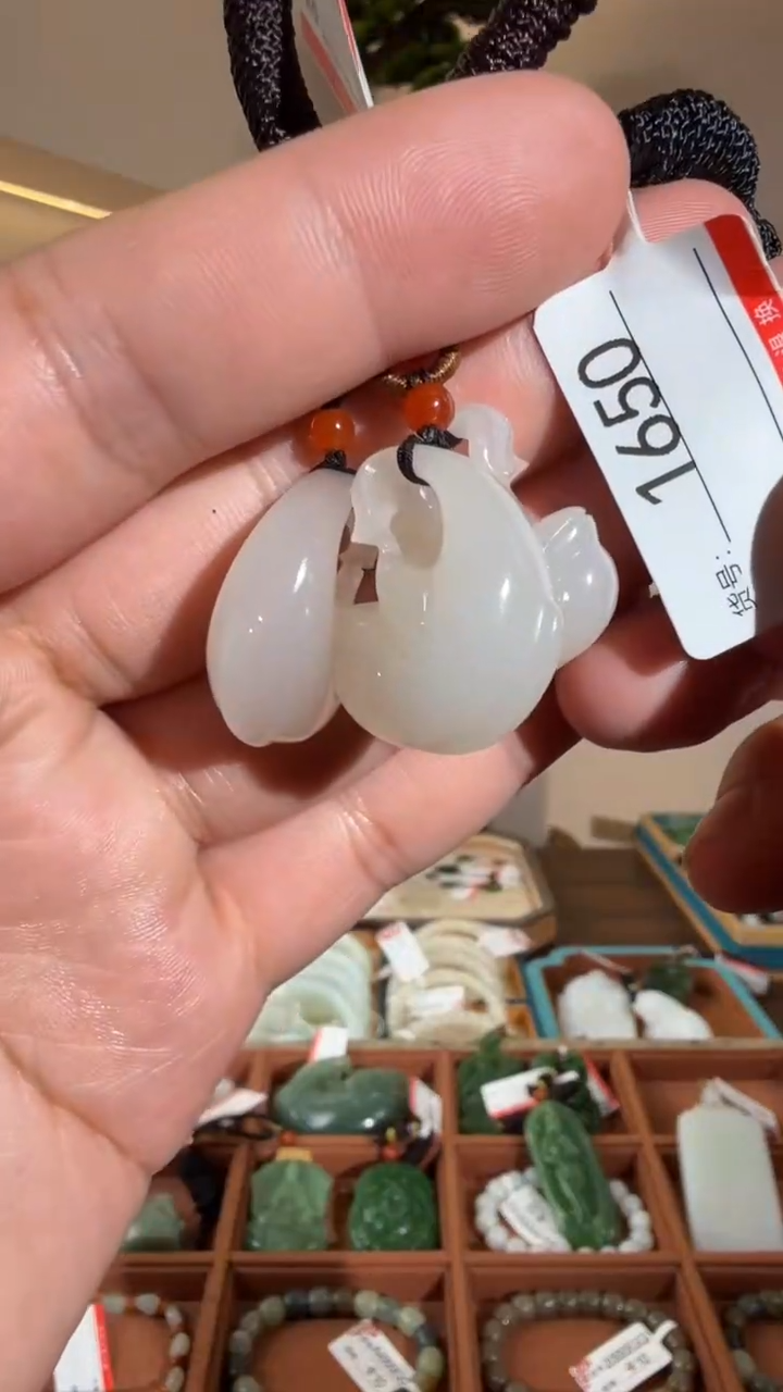 颈饰未镶嵌和田玉多样性发货发其中一件