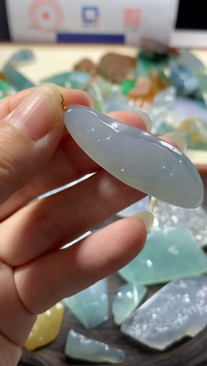 【闪购商品】翡翠颈饰18K金镶嵌吊坠