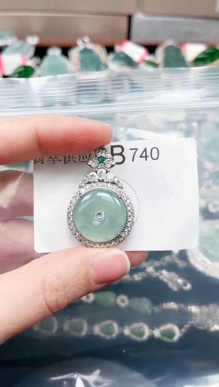 【闪购商品】翡翠颈饰未镶嵌740赠皮绳