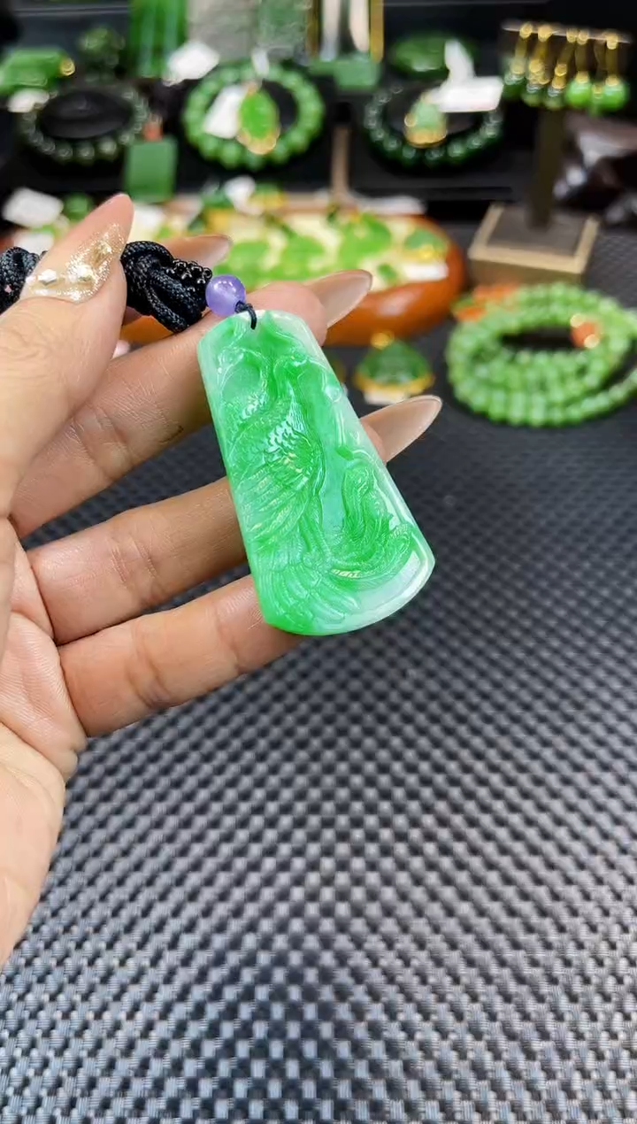【闪购商品】翡翠吊坠(赠链)未镶嵌白底青双面雕刻吊坠