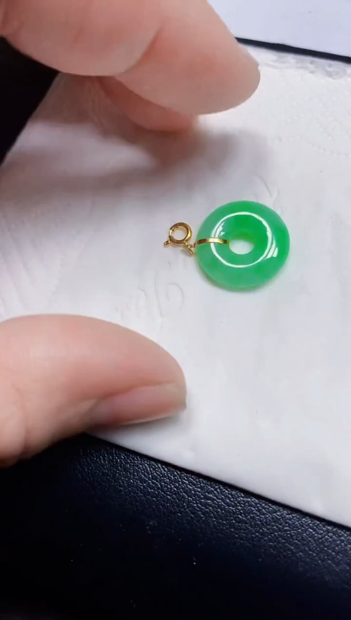 颈饰18K金镶嵌翡翠吊坠