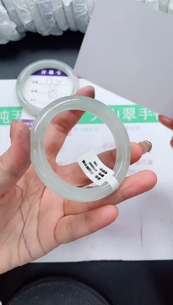 未镶嵌手镯石英质玉125/53-54