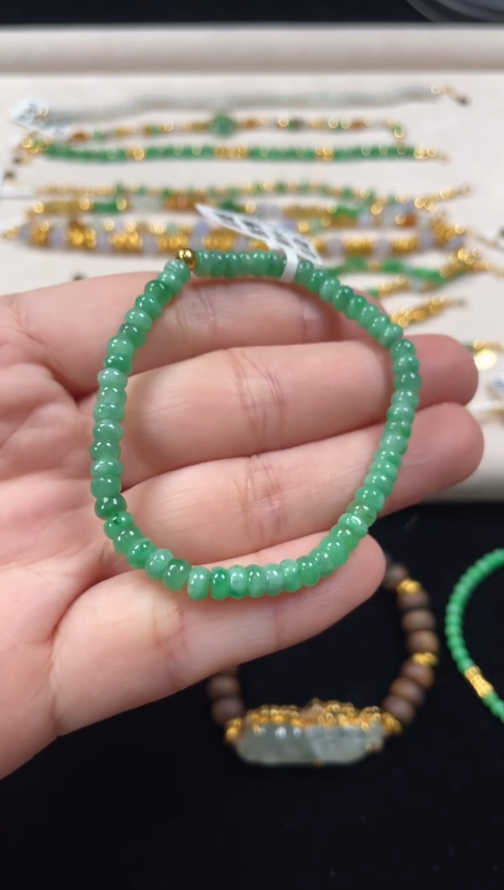 足金镶嵌手串翡翠一条   P156