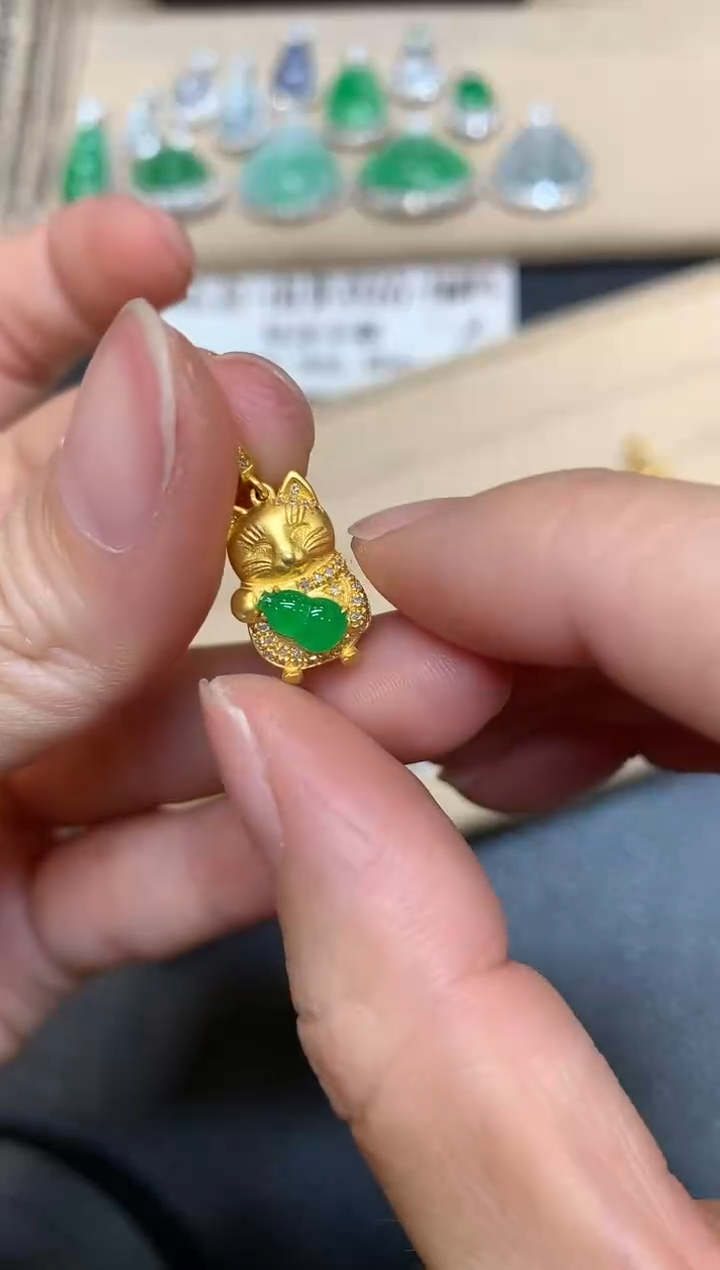 翡翠18K金镶嵌颈饰葫芦【无服务费