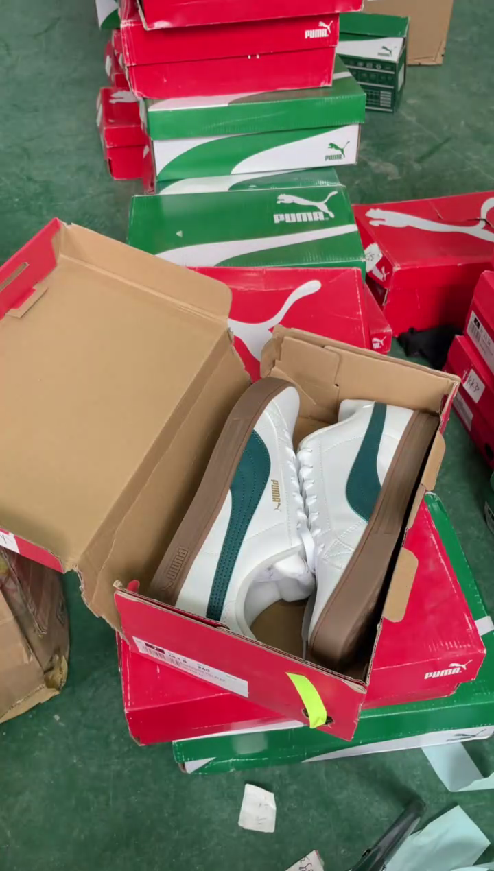 彪马时尚休闲运动鞋40.5M  KK38