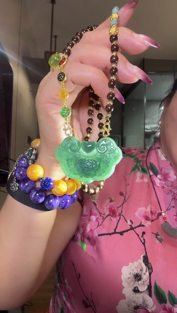 颈饰未镶嵌翡翠天然