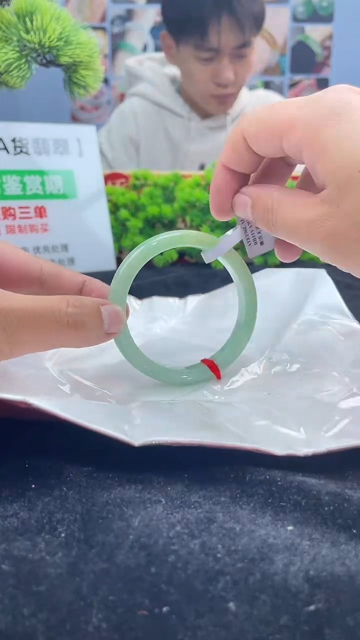 【闪购商品】翡翠手镯未镶嵌手镯1