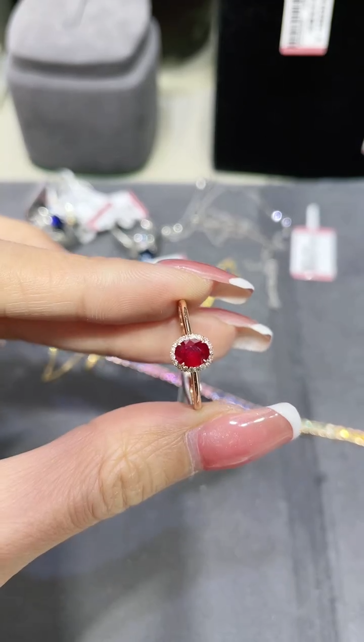 18K金镶嵌天然红宝石戒指