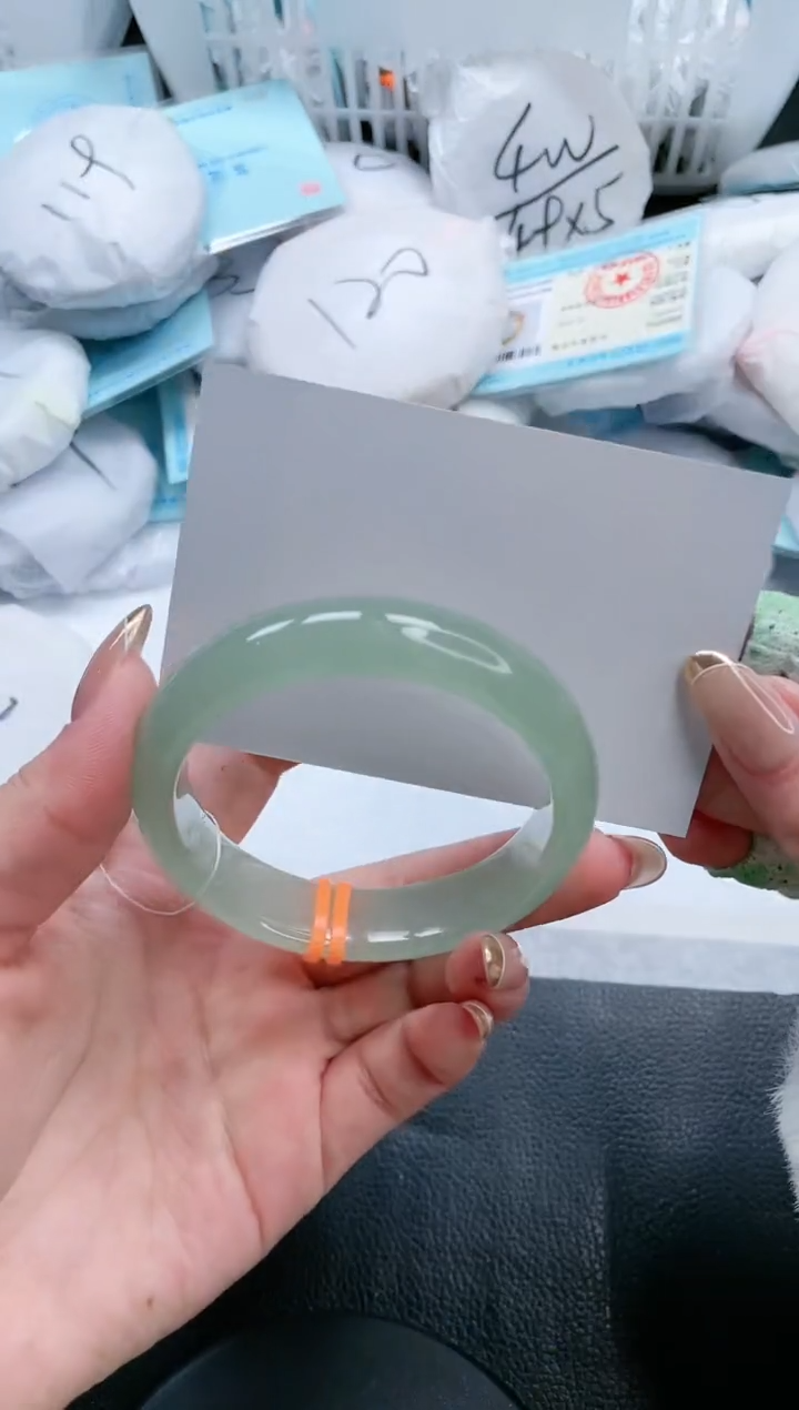 【闪购商品】石英质玉手镯未镶嵌21V239-55