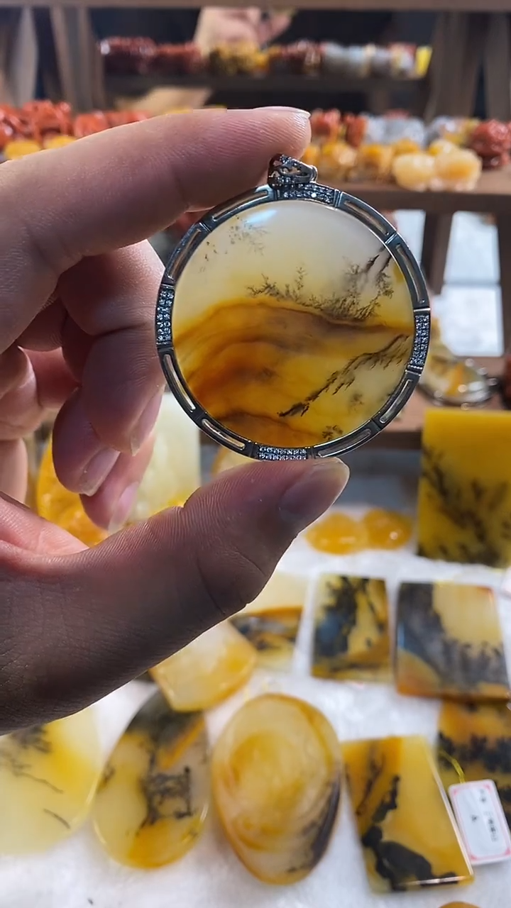 未镶嵌石英质玉挂件石英质玉挂件