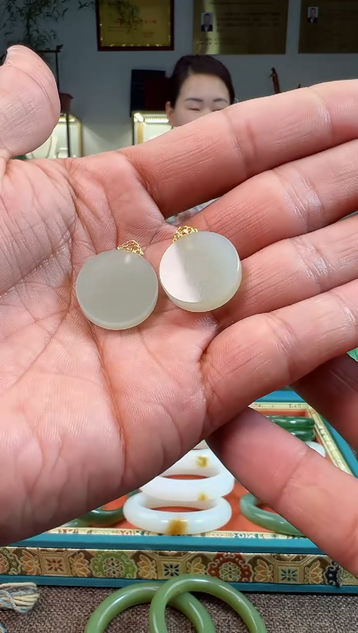 【闪购商品】和田玉吊坠18K金镶嵌多样性发货拍一发一