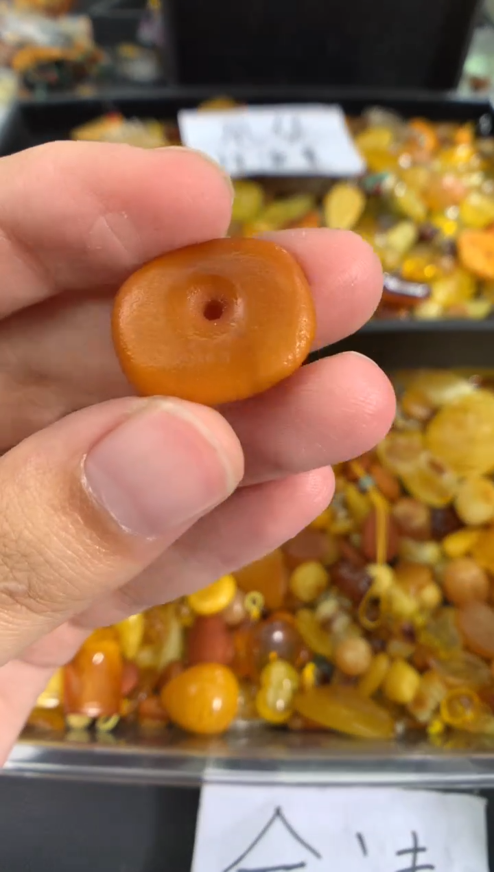 蜜蜡未镶嵌珠宝奇石57