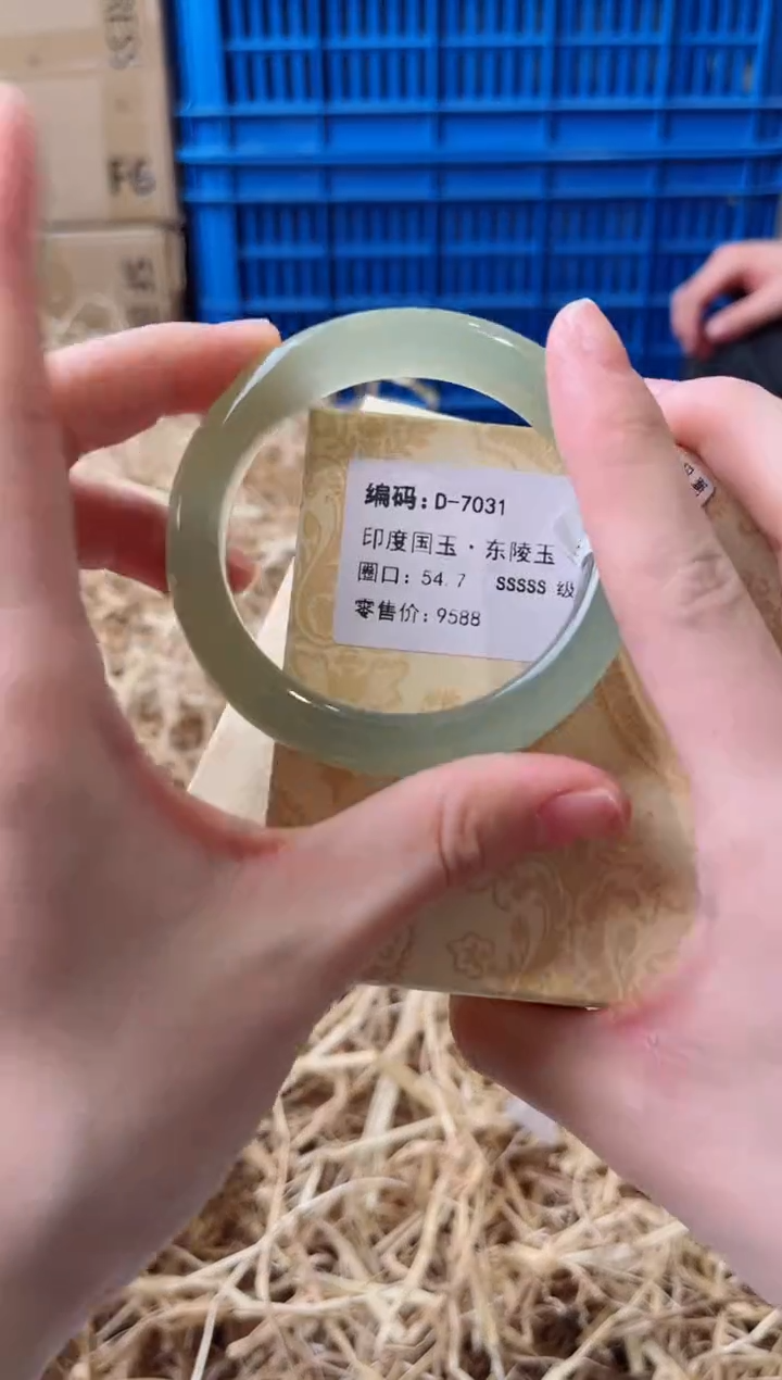未镶嵌手镯石英质玉D-7031