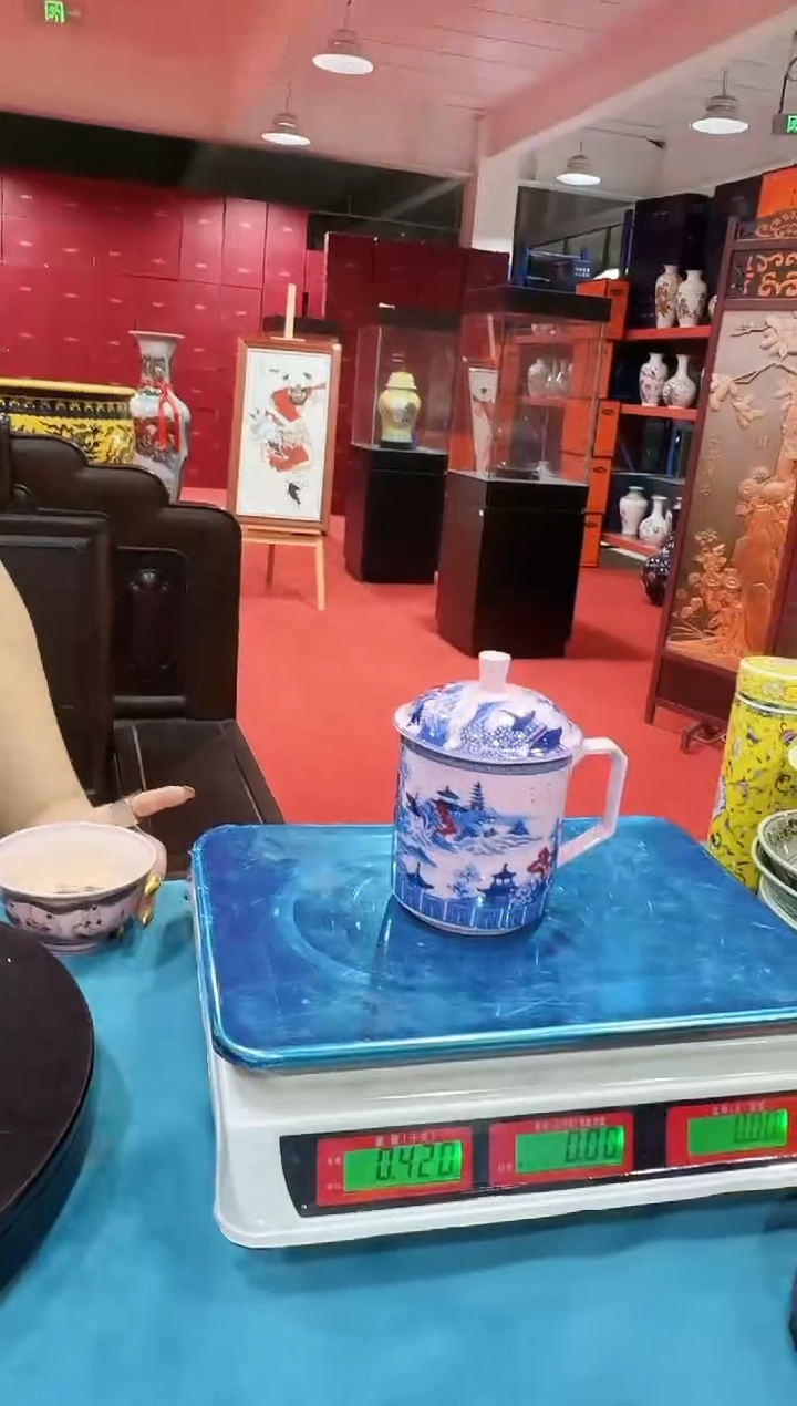 陶瓷红稀土山水楼阁办公杯