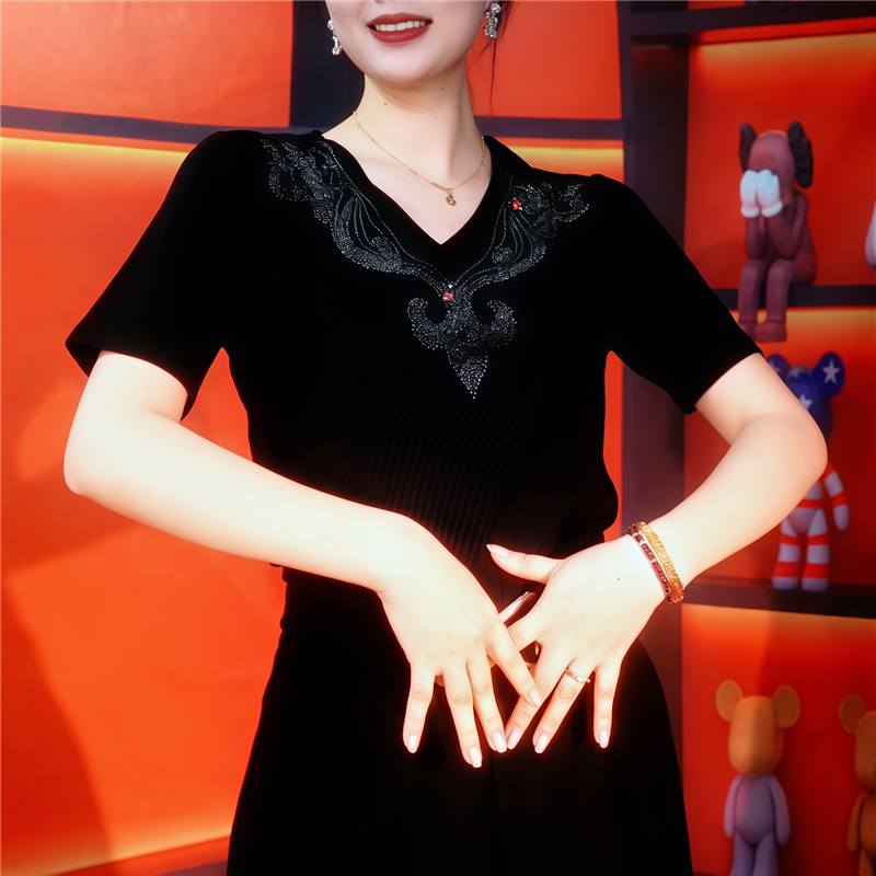 （月华领）夏款薄款女士短袖V领2024高级轻奢镶钻黑色气质短袖T恤