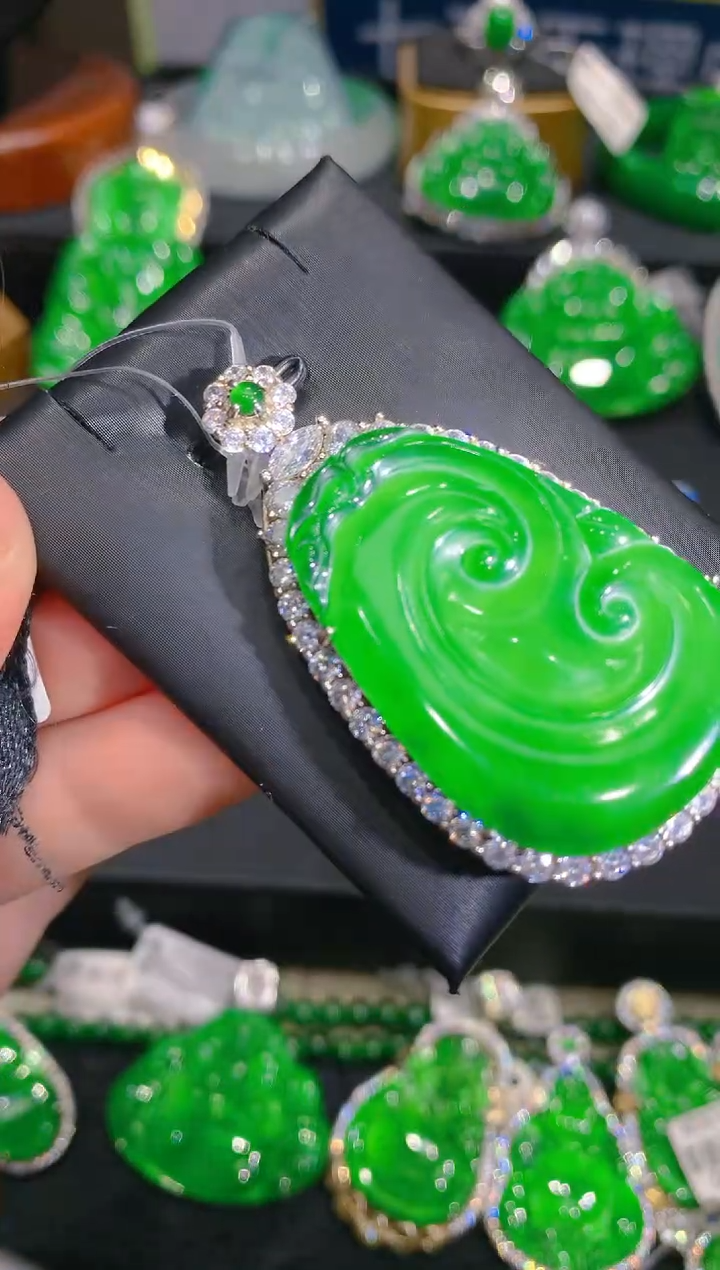 【闪购商品】翡翠颈饰银S925镶嵌59一季