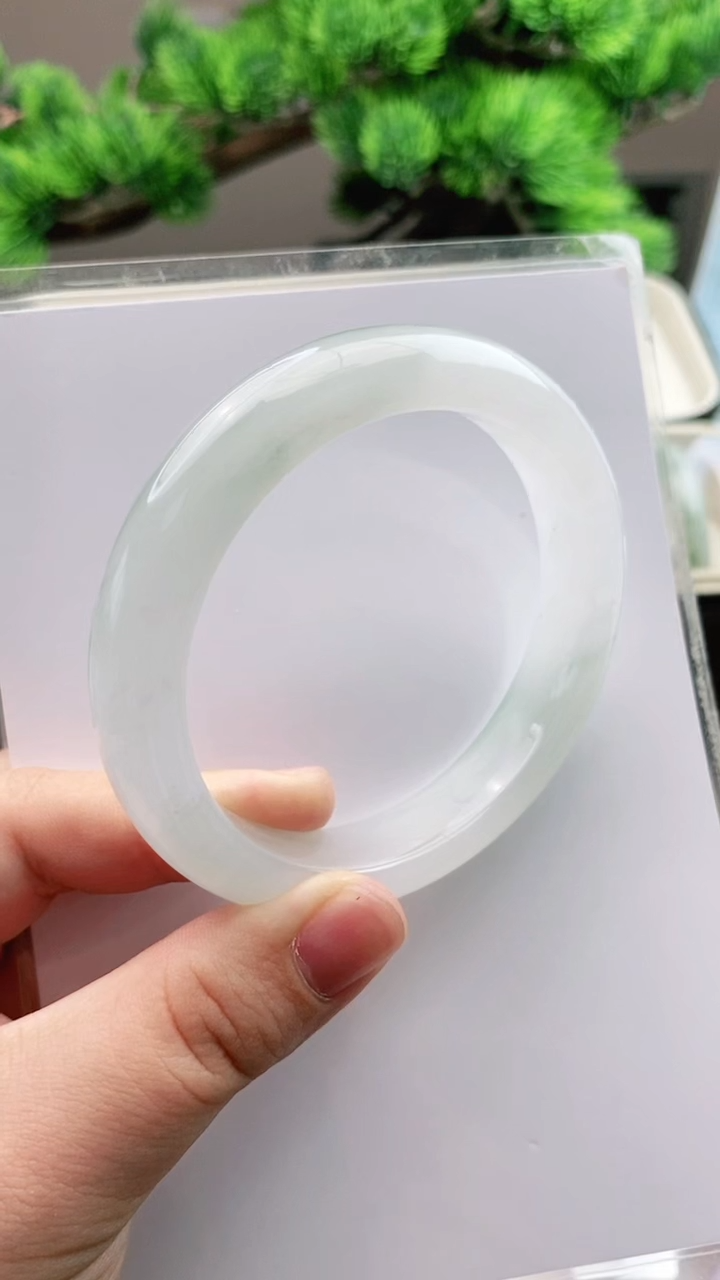 【闪购商品】石英质玉手镯未镶嵌60