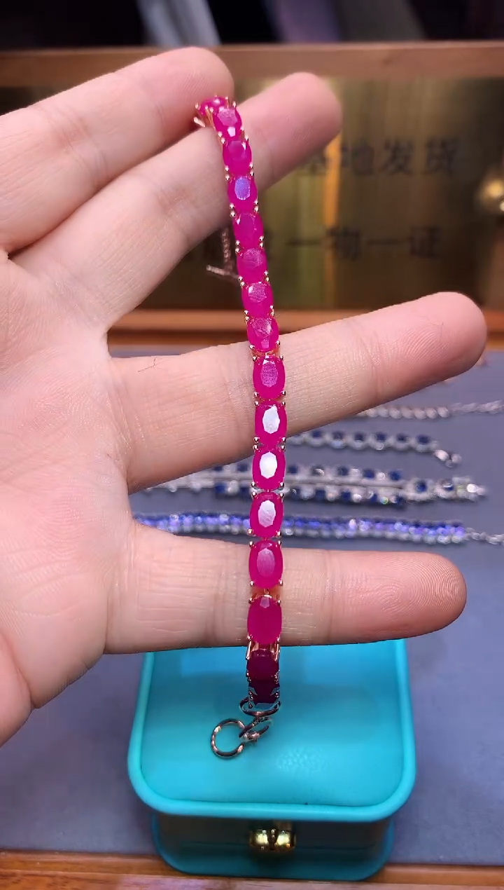 【闪购商品】红宝石手链银S925镶嵌........