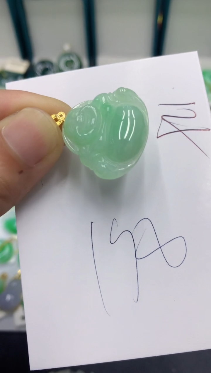 翡翠18K金镶嵌颈饰翡翠