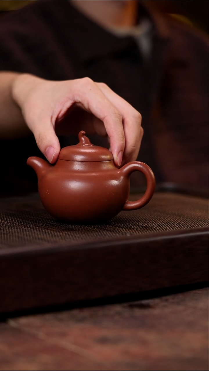 宜兴紫砂暖玉砂茄瓜