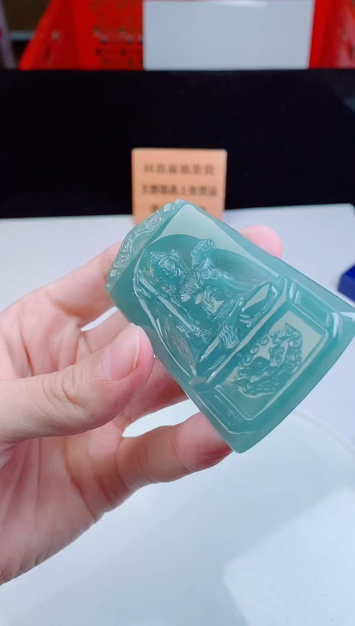 颈饰未镶嵌翡翠 