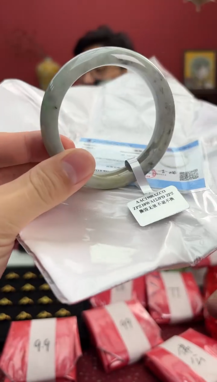 【闪购商品】翡翠手镯未镶嵌1手镯