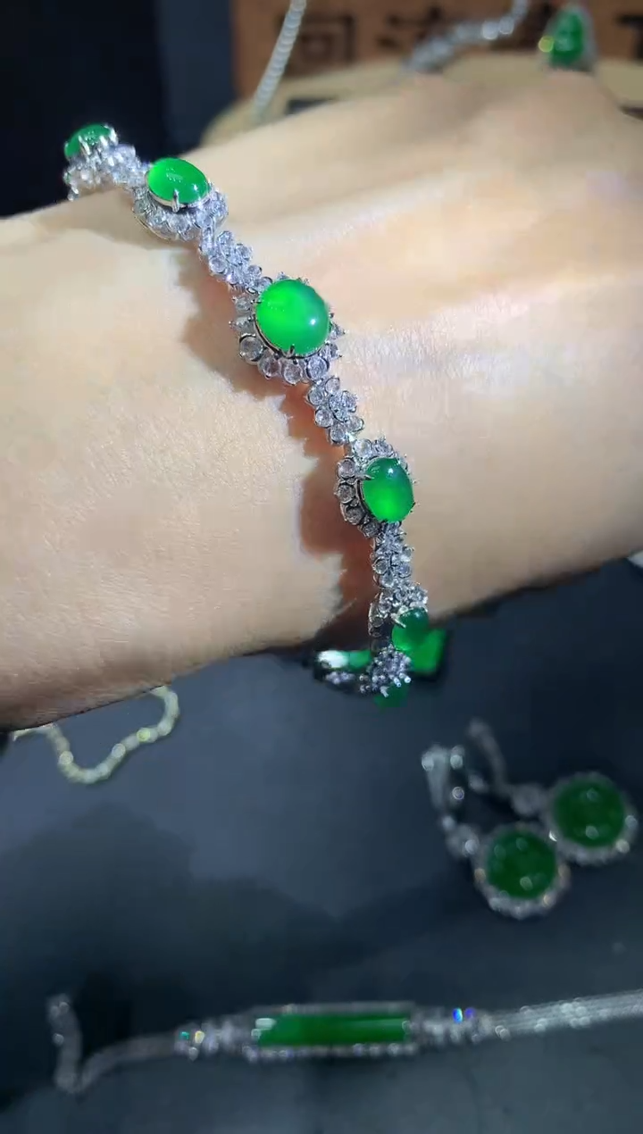 【闪购商品】定制翡翠18K金镶嵌团购