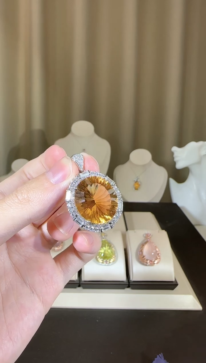 【闪购商品】黄晶颈饰银S925镶嵌18*20mm