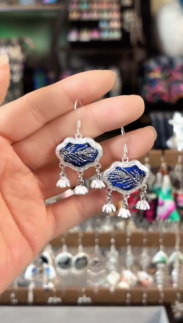 彩云南阁非遗老绣苗银饰品350