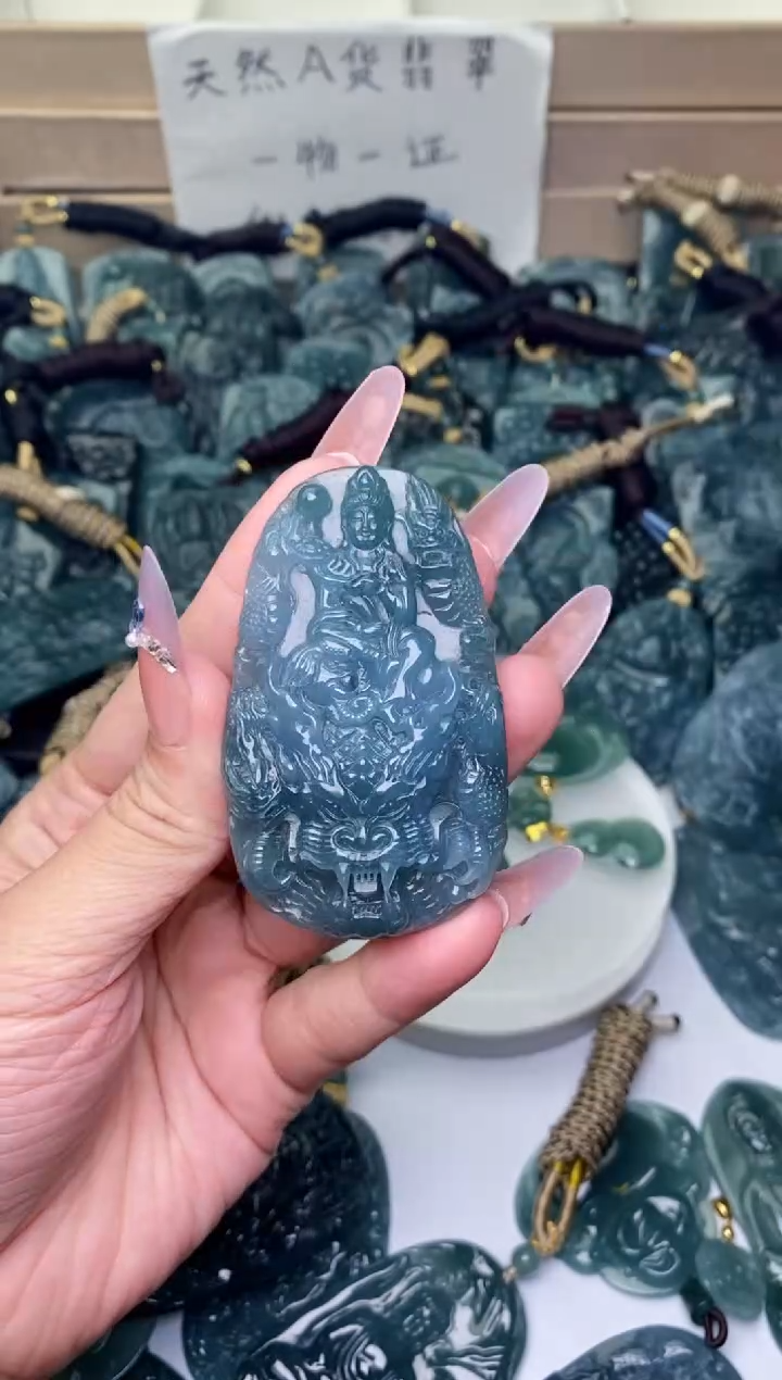 颈饰未镶嵌翡翠          